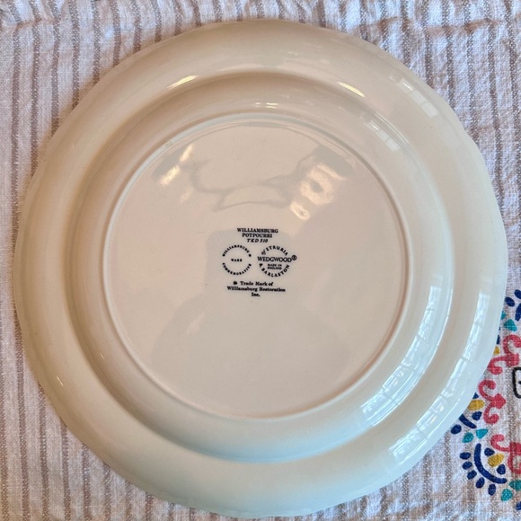 Wedgwood Williamsburg Potpourri Cream Dinnerware with Red and Blue Floral Design - Picture 4 of 16